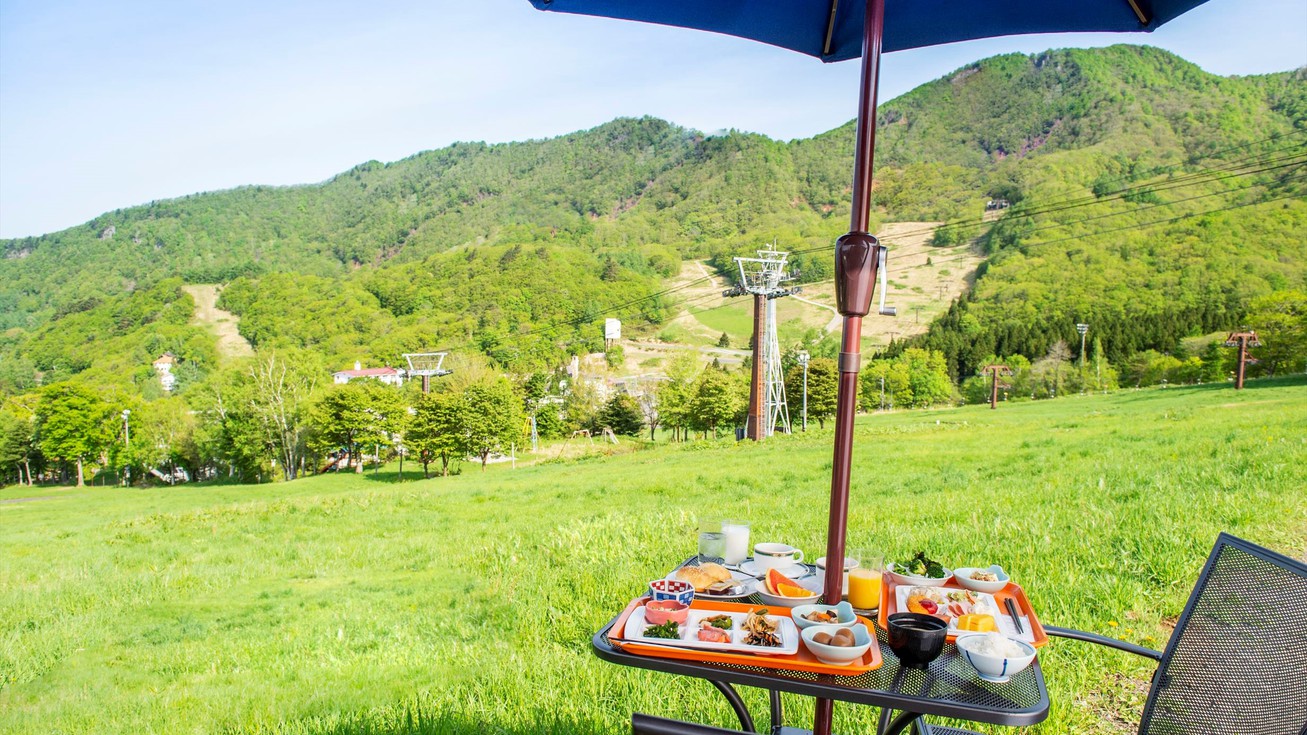 【朝食／高原テラス】蔵王の雄大な景色の中、美味しい朝ごはんを食べるひと時♪