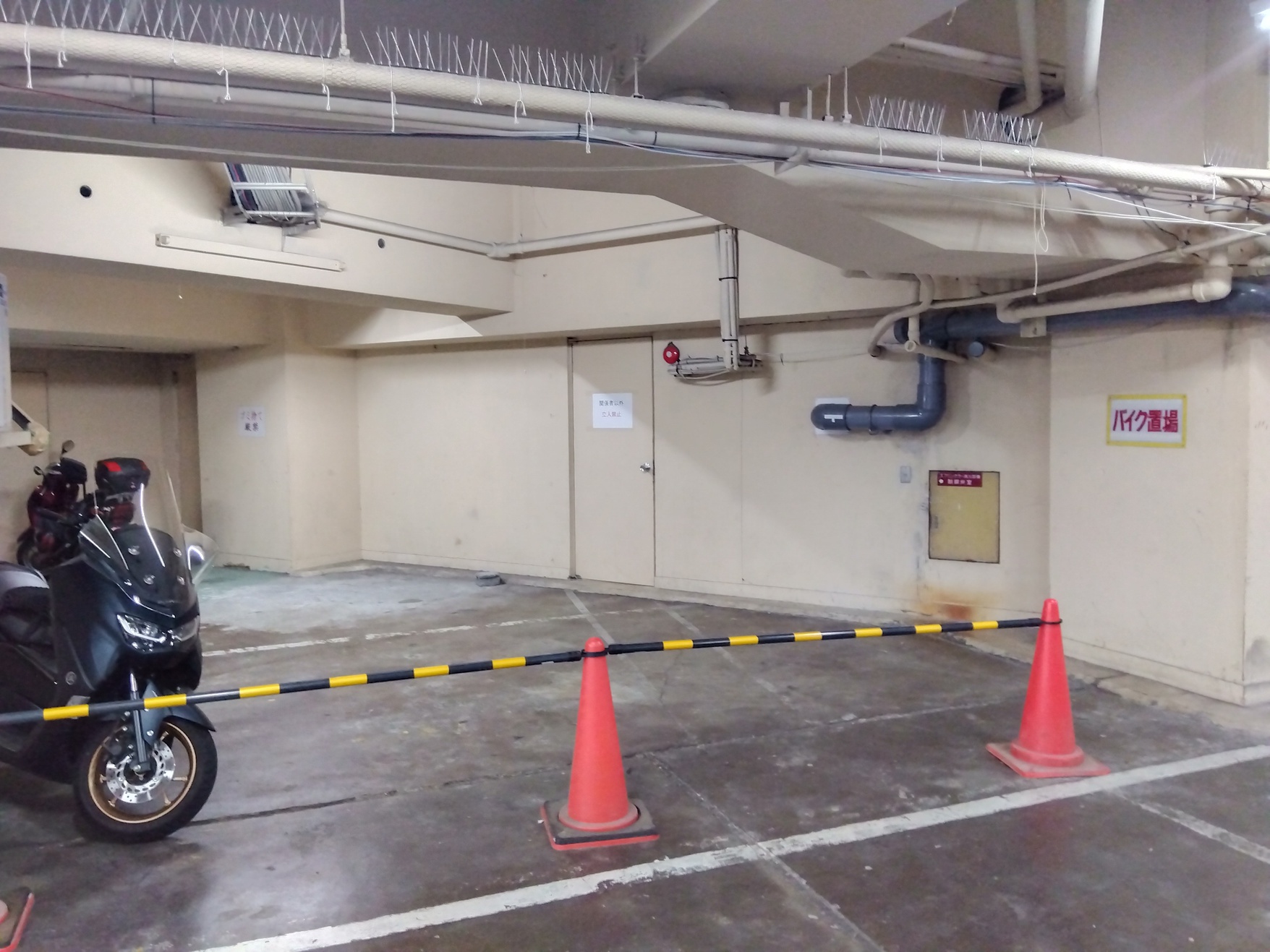 バイク地下駐車場