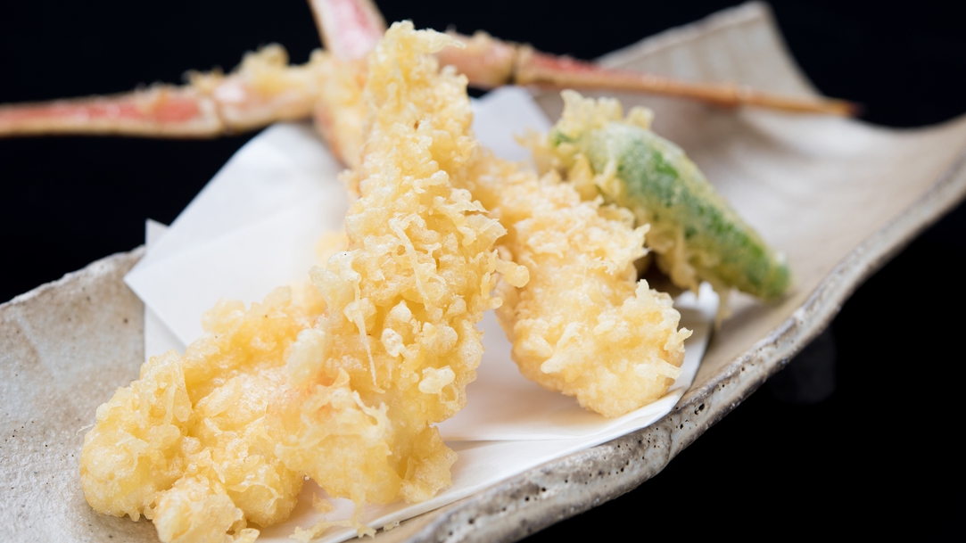 *【蟹コース一例】サクサクとした食感とカニの甘みがたまらない天ぷら。
