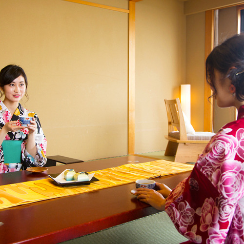 お部屋で女子トーク♪