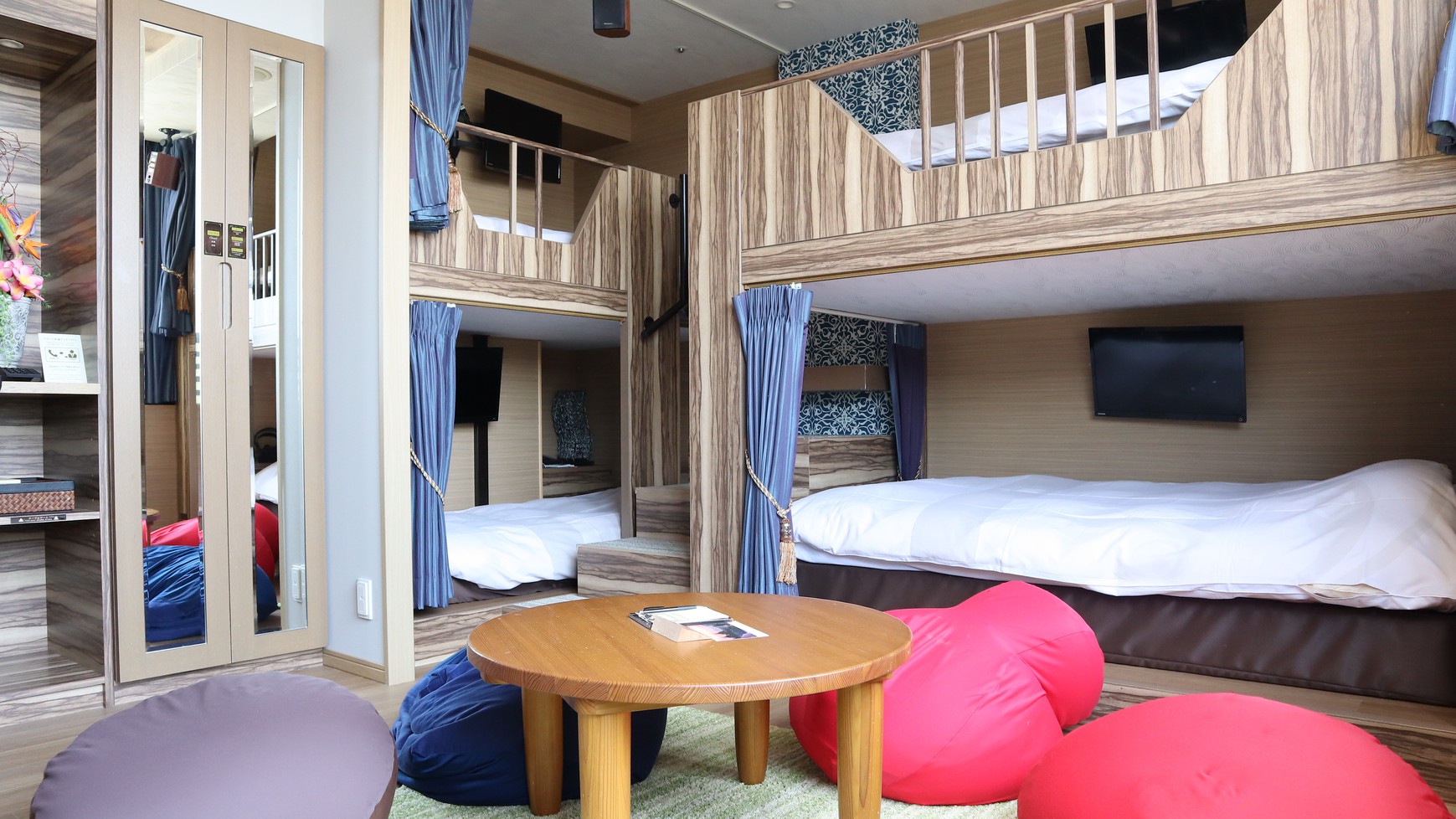 デラックススカイ・4ベッドルームは2段ベッド2台で最大5名様まで宿泊可能です。