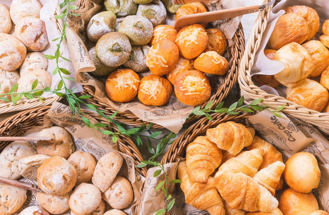 【無料自家製焼き立てパン食べ放題！】