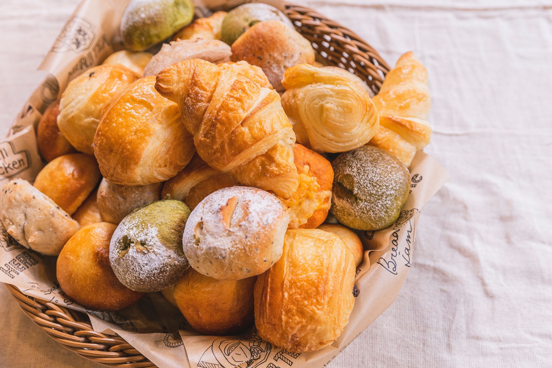 【無料自家製焼き立てパン食べ放題！】