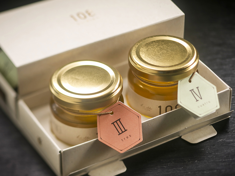 【天野の生はちみつ】 蜂蜜の味比べができる、お土産コーナーの中でも人気の一品。