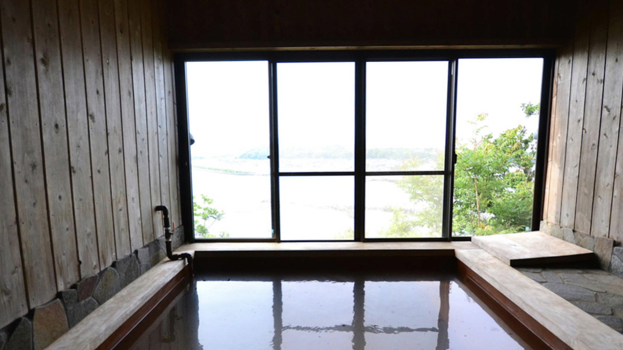 ・【貸切家族風呂】絶景の秘湯をプライベートに楽しみたい、ご家族やカップルのお客様におすすめです