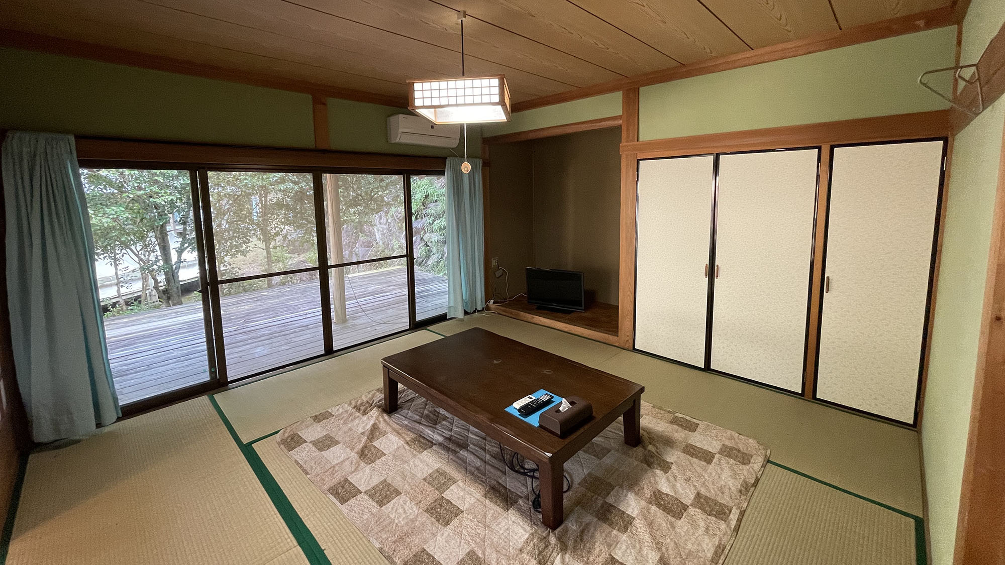 ・【2号棟】お外の景色を眺めながら寝転んでのんびりと過ごせます