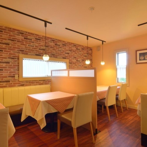 夕食はダイニングで18時に一斉スタート