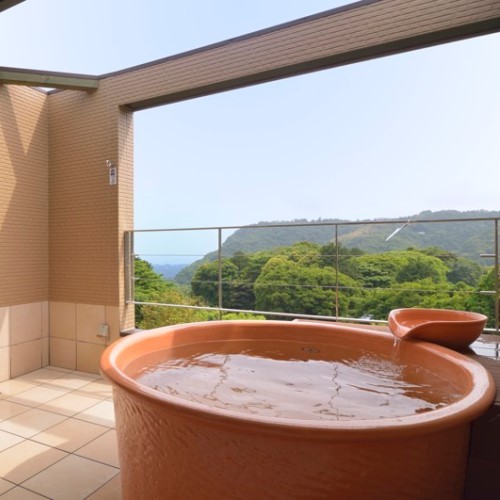 客室専用露天風呂「トマト」（昼）