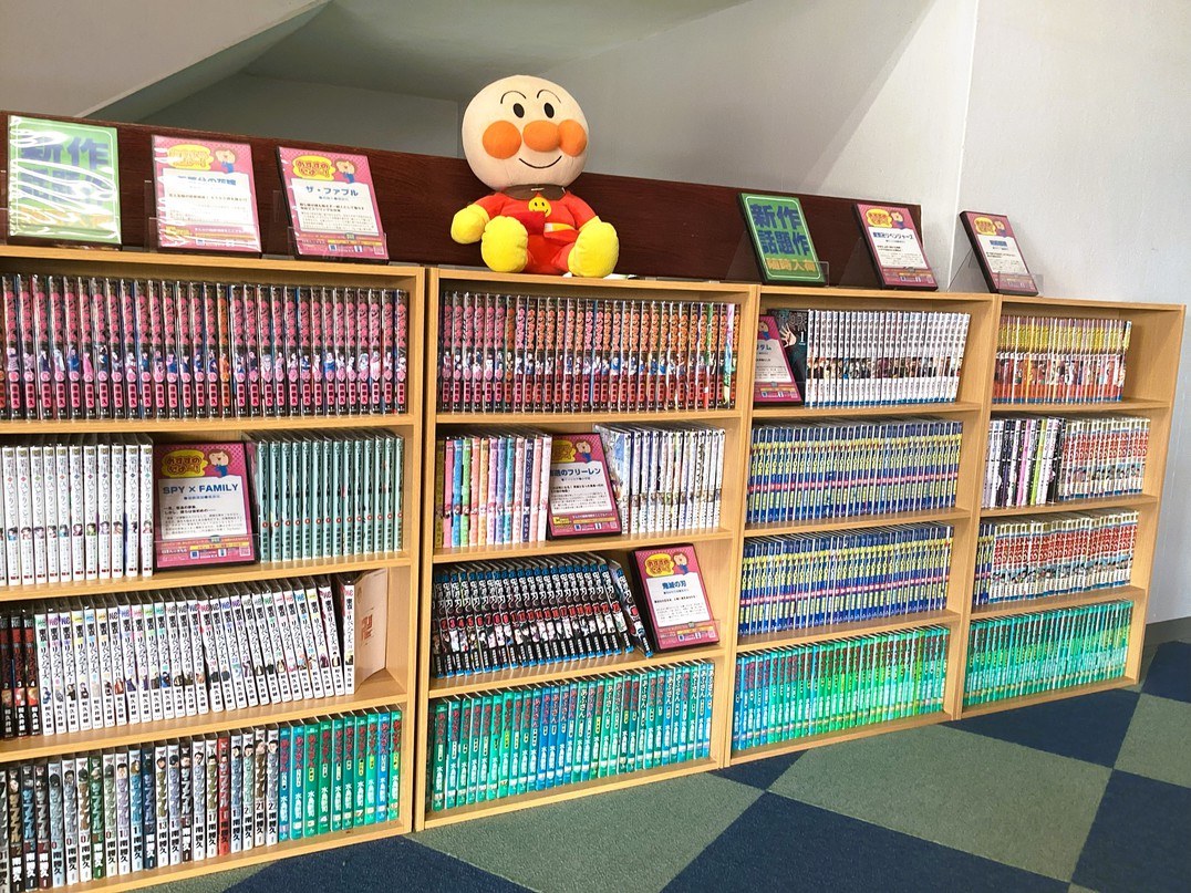 館内で読めるマンガたち。読みたかったあの作品があるかも！