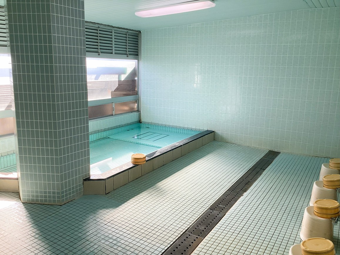 あしずり温泉をひいた本館大浴場です。