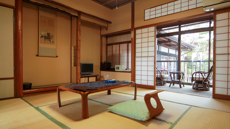 #客室一例_和室6〜8畳_和の風情漂う和室お部屋からは中庭の美しい景色が見られます！