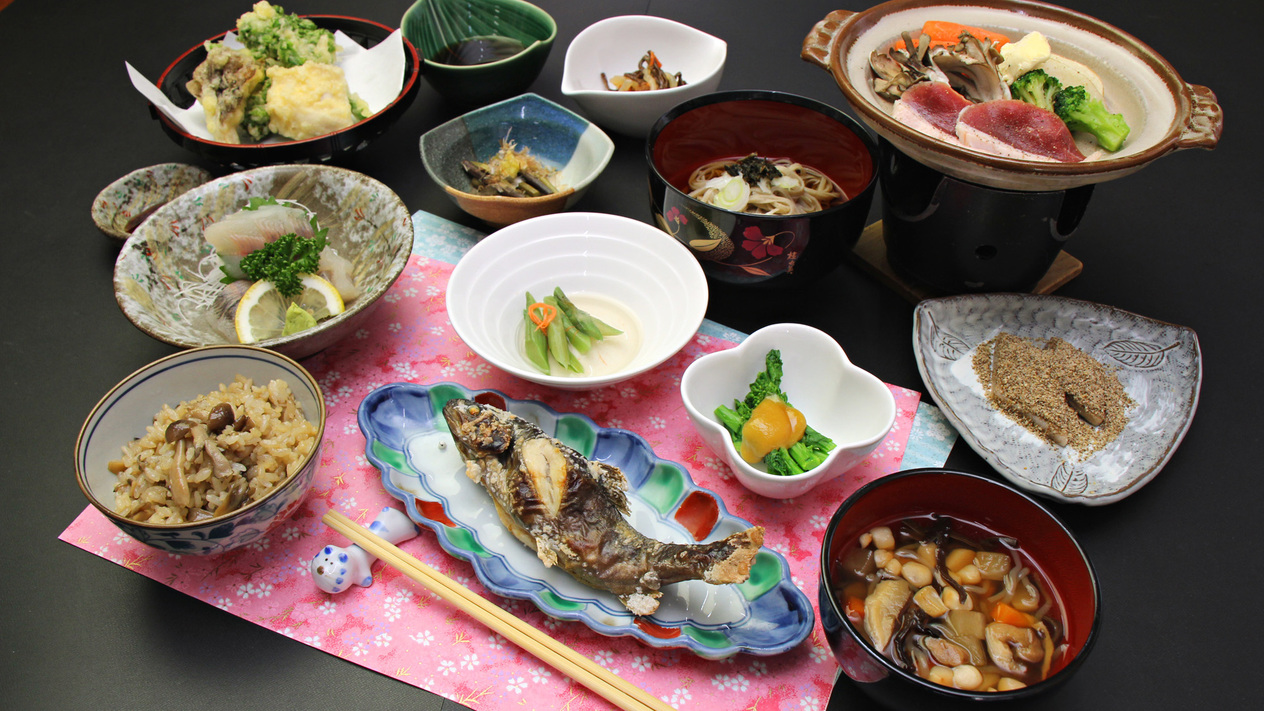 #岩魚のお造りと旬菜料理一例♪新鮮な南会津の食材をお召し上がり下さい＾＾