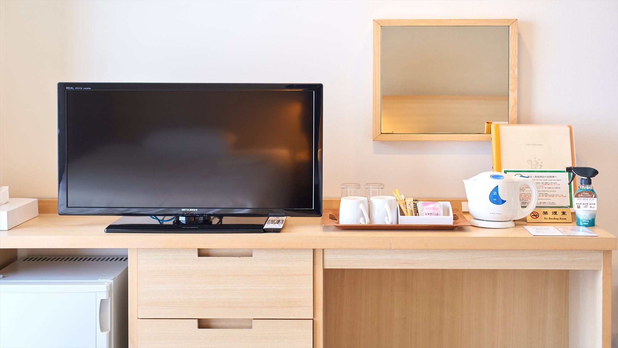 【ダブルルーム】シンプルで機能的なお部屋。