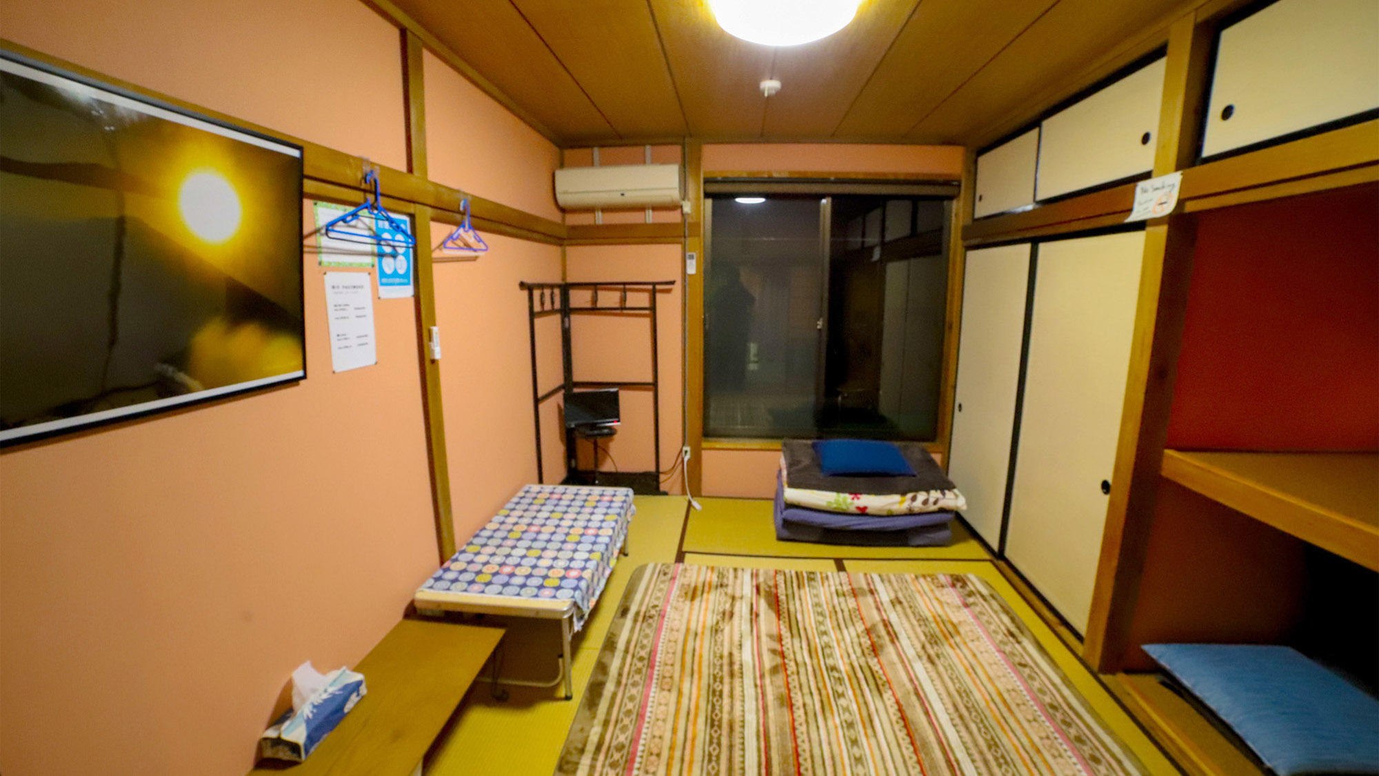 ・【本館客室一例】テレビ、Wi-Fi、エアコン完備。富士山の眺めも楽しめます