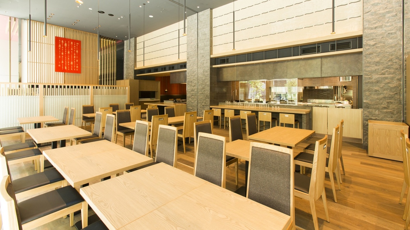 店内は、自然の採光を活かし、開放的な店内はお席をゆったりと配置。 ゆったり・ゆっくりとお食事をお楽し