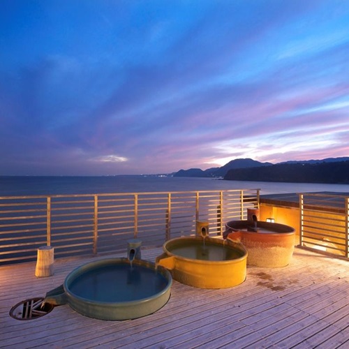 石花海の露天風呂の景色は圧巻です！（海うさぎ宿泊者は無料で利用可能）