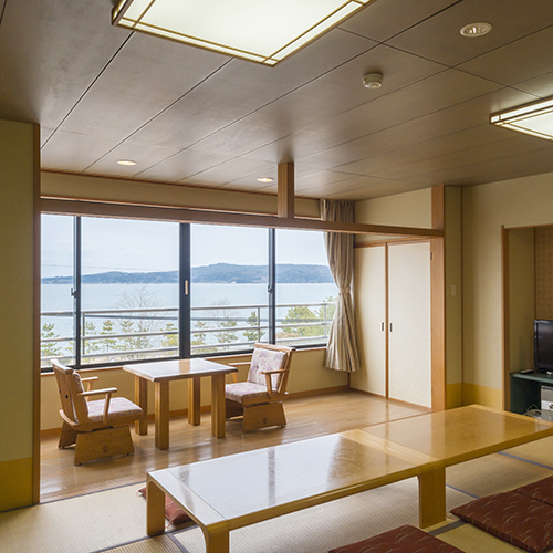 Wakura Onsen Hamazuru Wakura Onsen Hamazuru is perfectly located for both business and leisure guests in Nanao. The property has everything you need for a comfortable stay. To be found at the property are facilities for di
