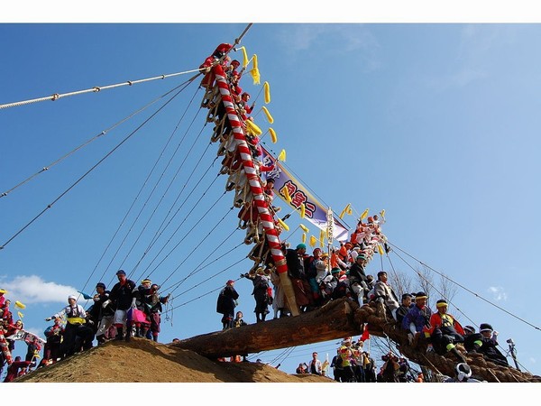 諏訪大社・御柱祭上社木落とし