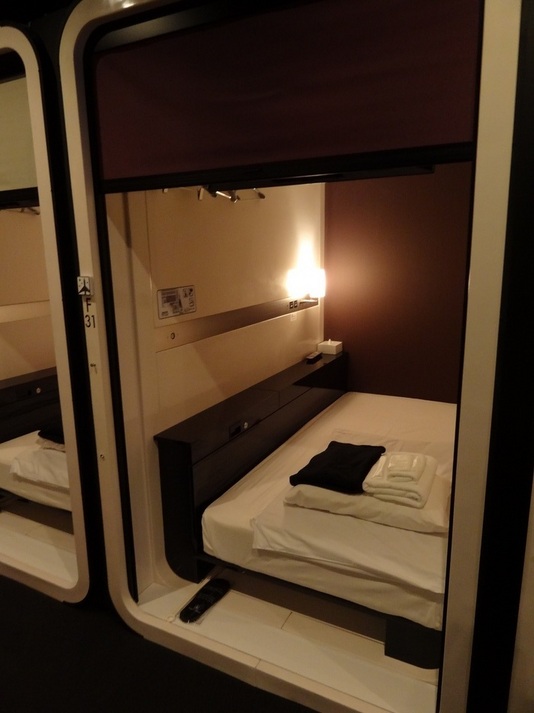 Business Capsule Room for Men Only