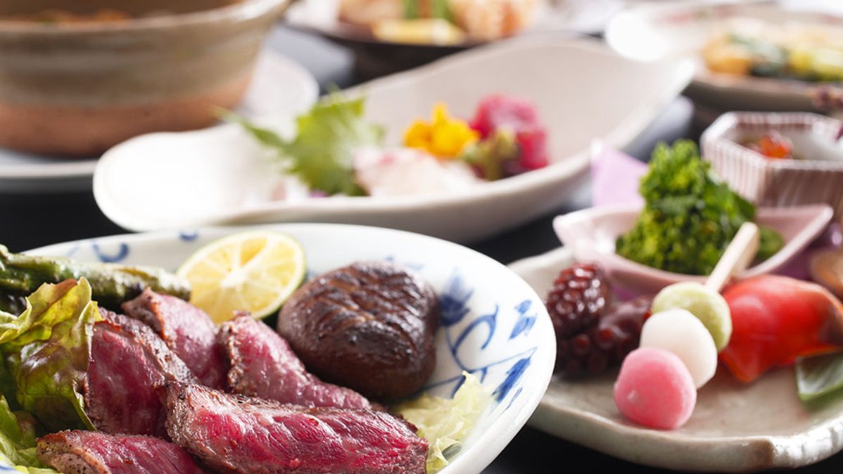 とろける脂身と柔らかな赤身が特徴の【京都牛】は、ぜひステーキで本来の旨みを味わって♪