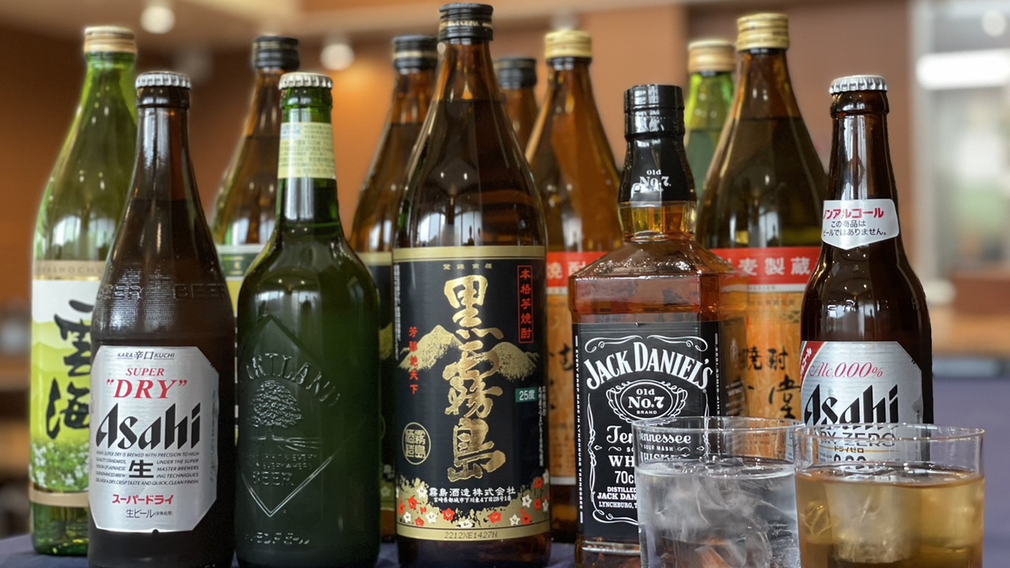 各種お酒を取り揃えています。飲み比べもどうぞ。