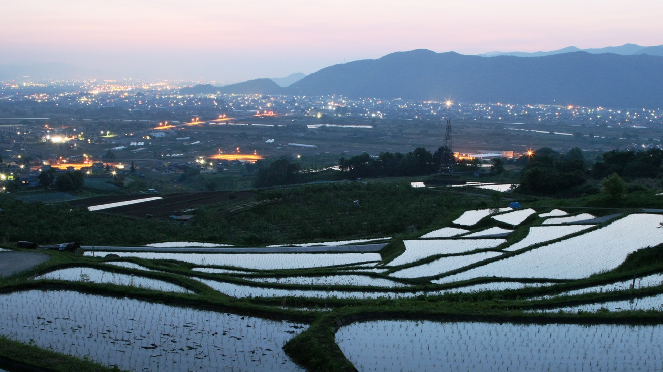 夜明け前の棚田