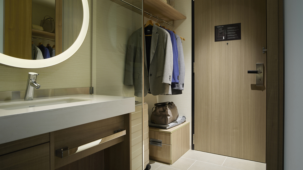 【クローゼット】開放的な収納スペースで圧迫感なくご利用いただけます