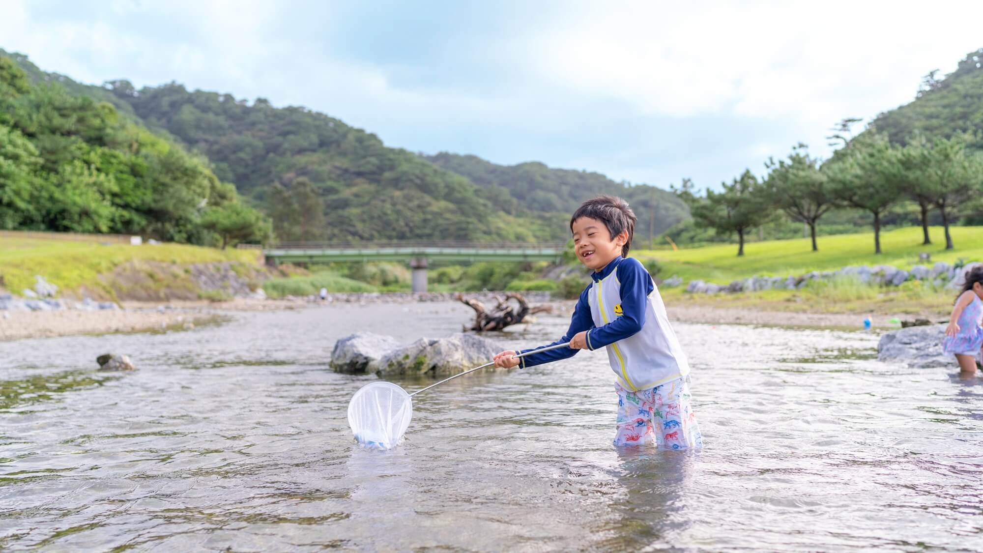  大自然に触れて！お子様と一緒に川遊び