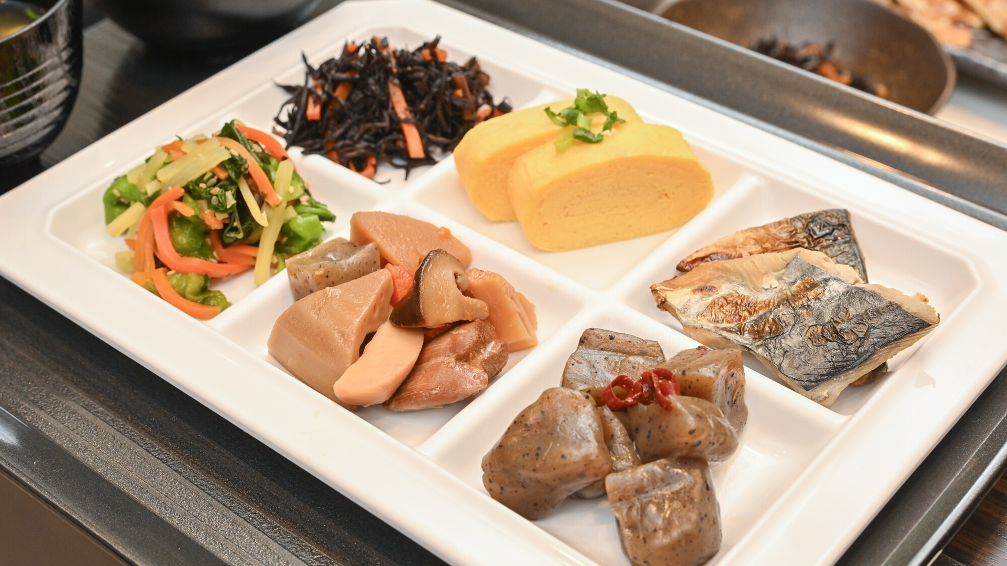 朝食「盛り付け例（和食）」