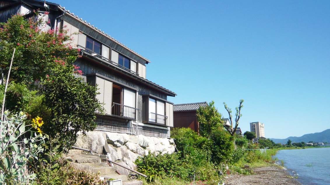 *【外観】当館からは、琵琶湖を一望できます。