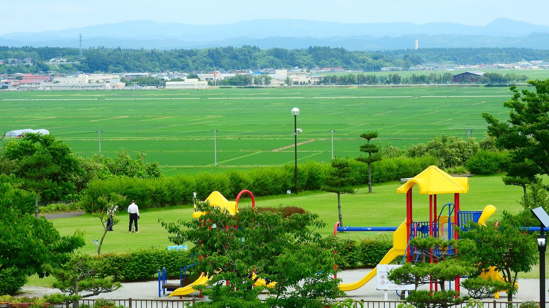 *2階からは三種町の景色を眺めることができます。