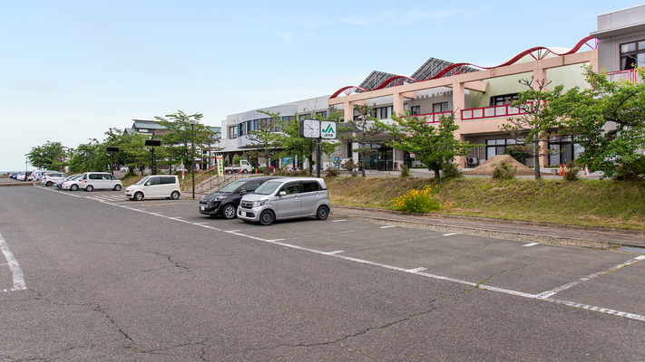 *【外観/駐車場】