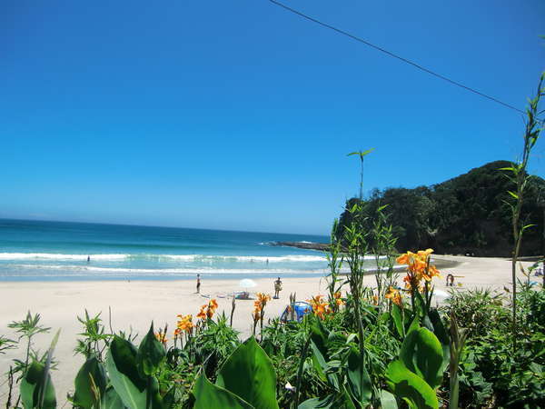 初夏の入田浜青い海と青い空真っ白な砂浜最高に美しいビーチです