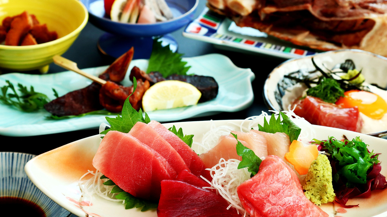 お刺身は3種類のマグロの食べ比べ♪
