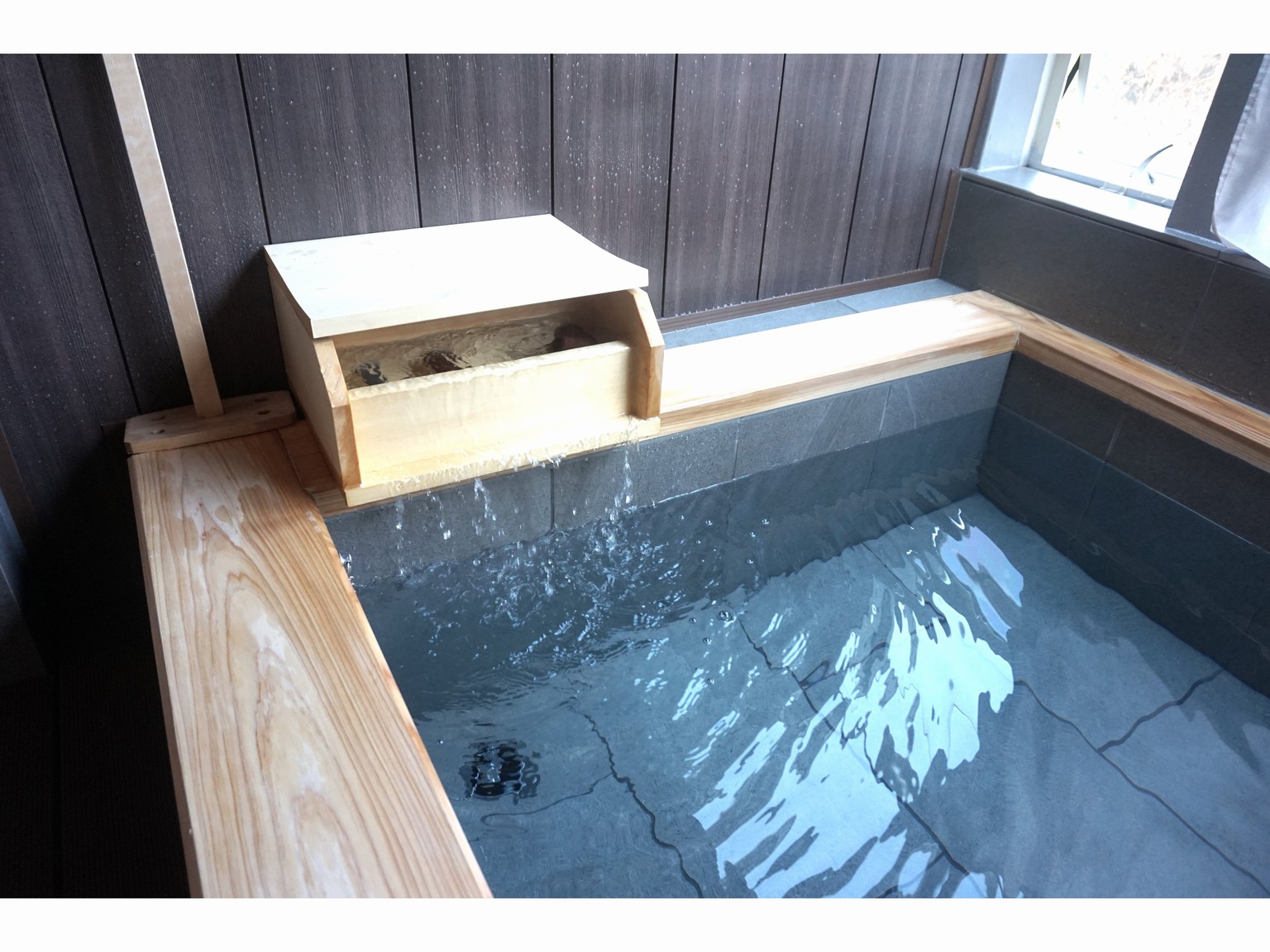 女湯天然温泉浴槽