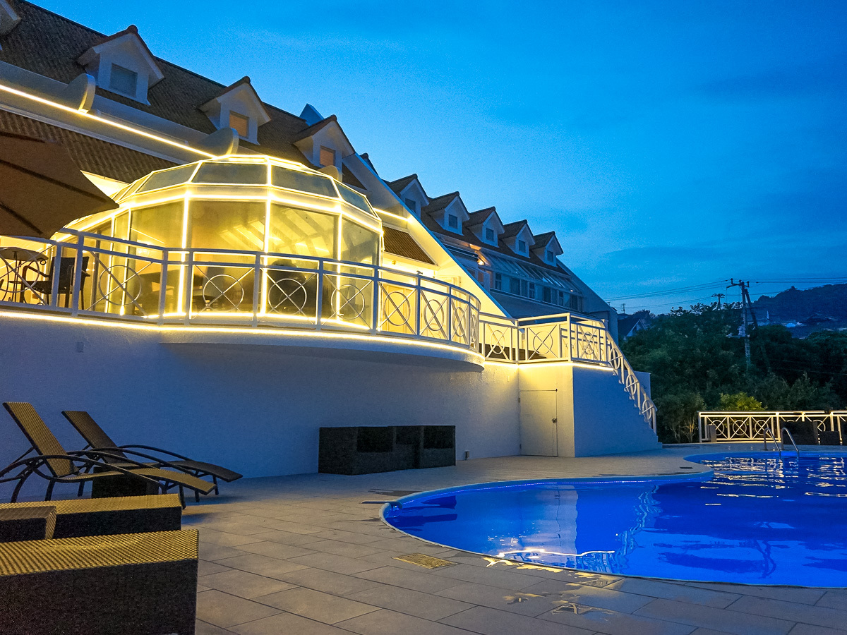 【外観】（夜）