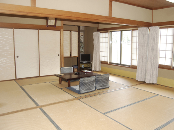 8名様までご利用いただけます。15畳のお部屋。