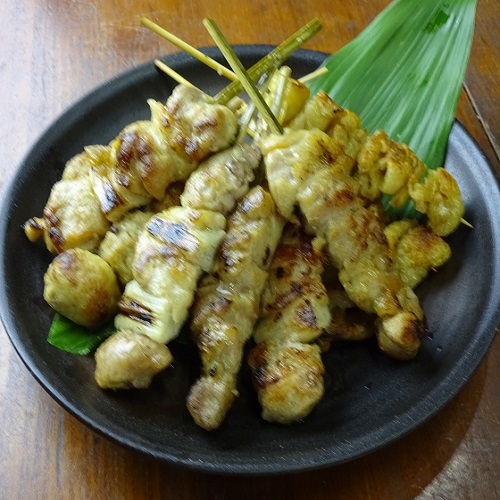 【カーニバルヒルズ】お食事一例（焼鳥盛合わせ10本 1，500円）