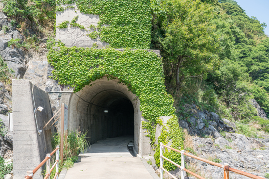 大津島のトンネル