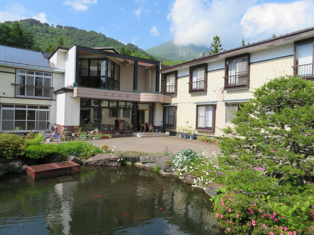 さぎの湯本館と磐梯山