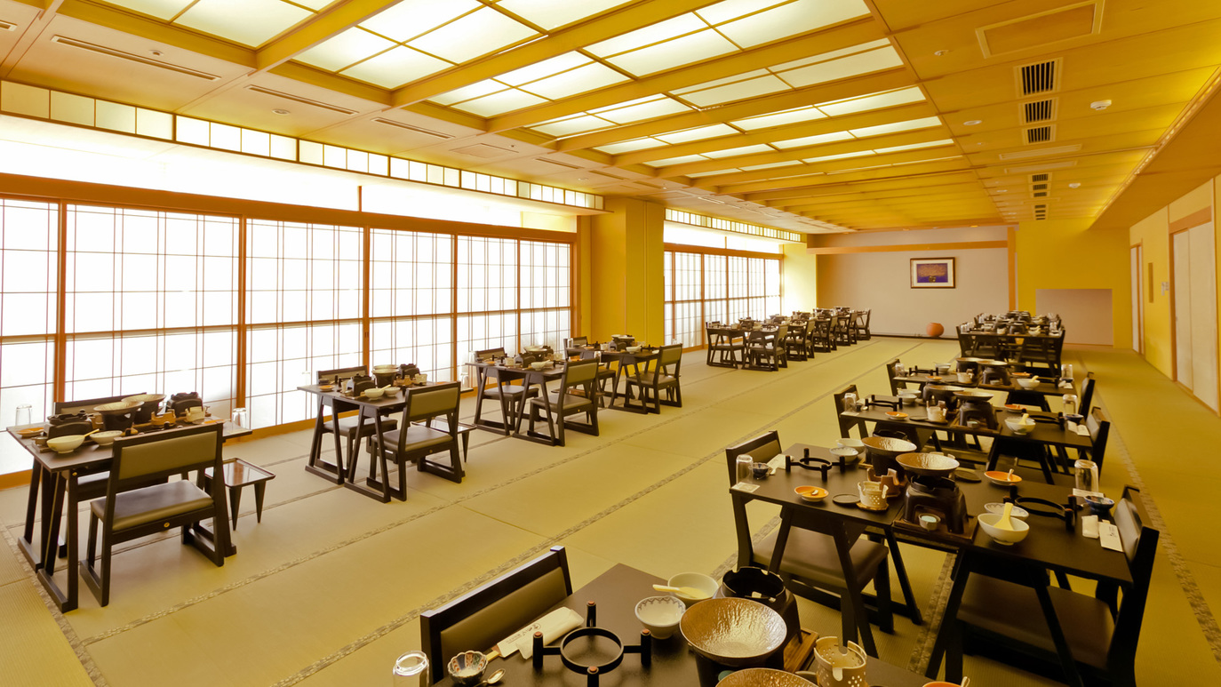 中宴会場「金鶏の間」