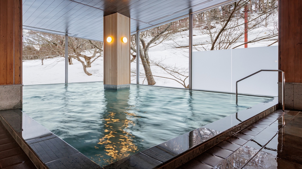 十和田石のグリーンブルーが美しいお風呂に生まれ変わりました！