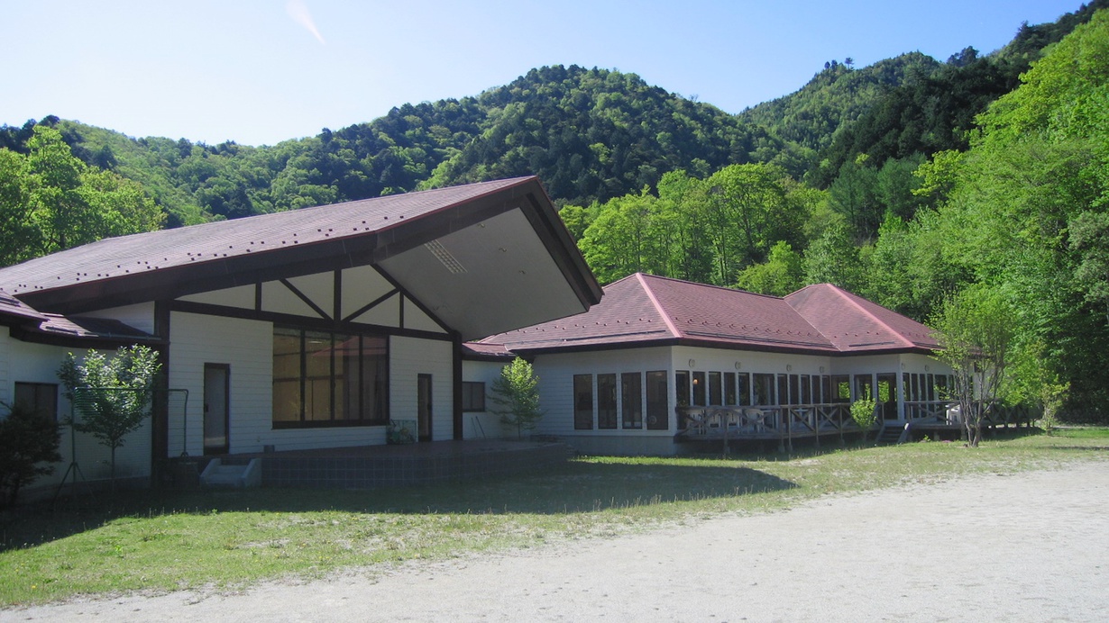 *外観/本谷川渓谷と美しい原生林に囲まれた宿泊施設です！