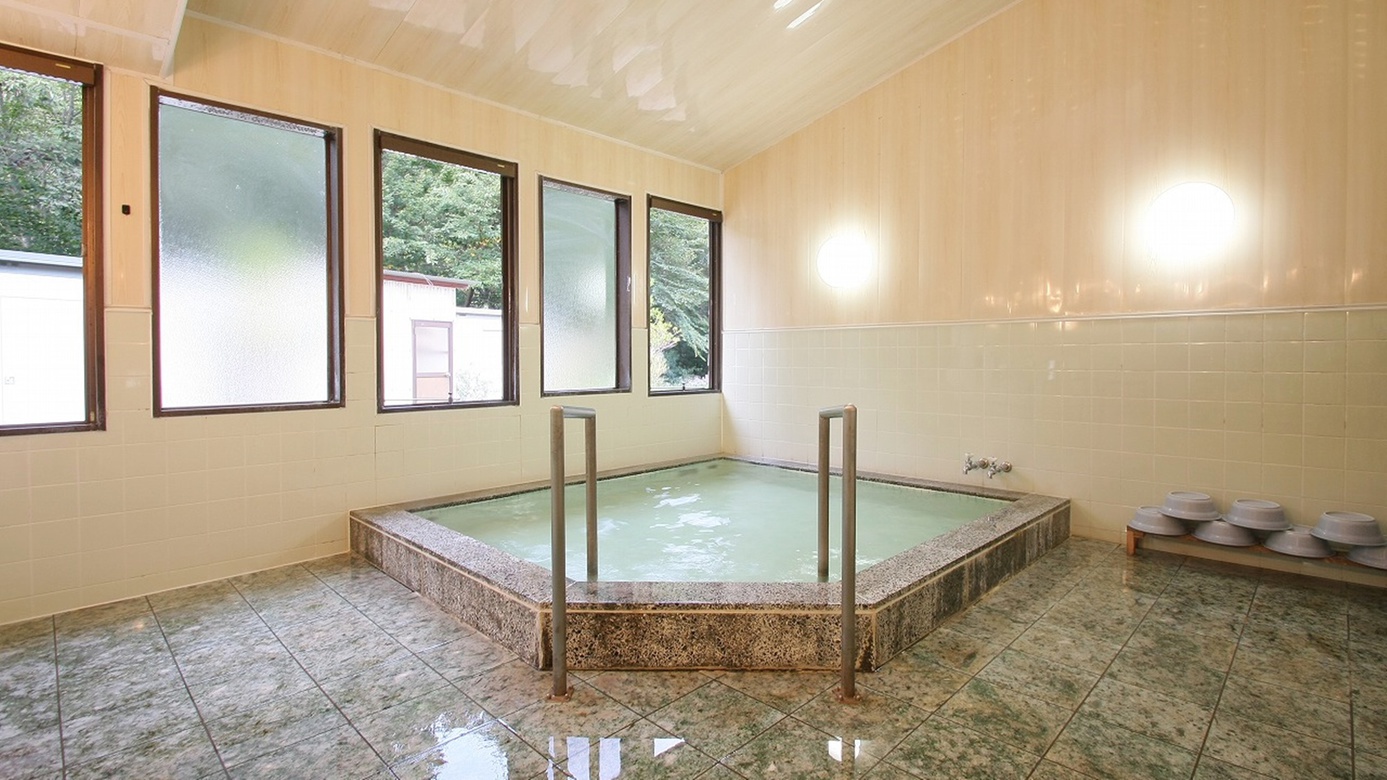*大浴場一例/館内のお風呂は温泉ではありませんが広々とお入り頂けます。