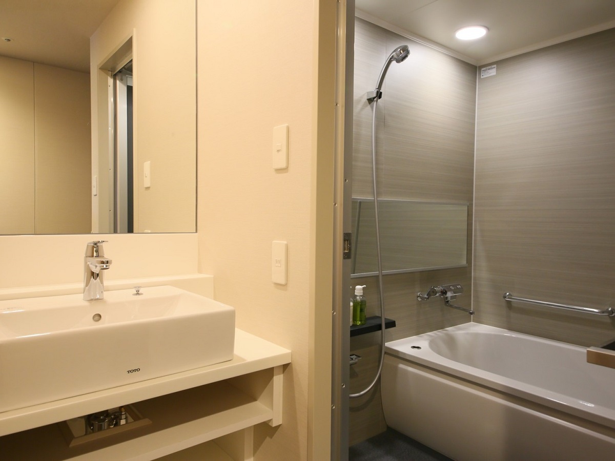 【バスルーム】バス・トイレは別々の独立型なので広々清潔