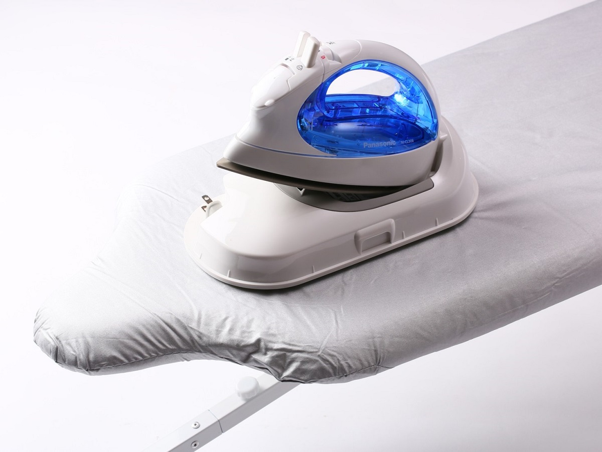 【アイロン】ツインルーム、トリプルルームにはアイロン有り（貸出もございます）