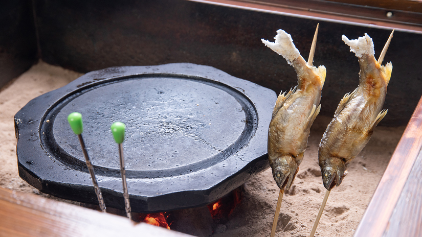 *【鮎の塩焼き】焼き魚は目の前の囲炉裏にご用意致します。