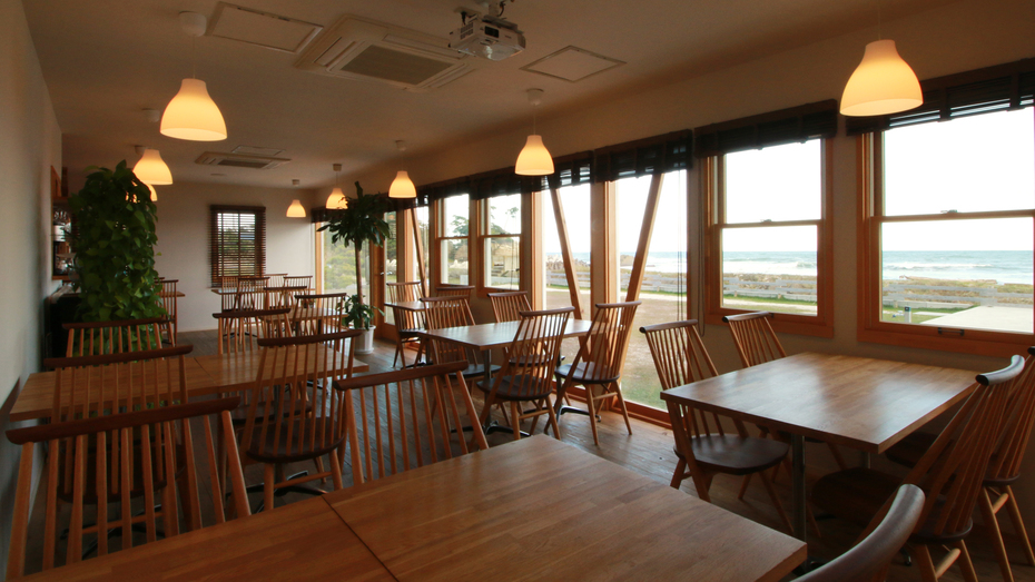 【Cafe&Dining “;Sea-ne”;】海の水平線を身近に感じながら楽しい食事のひとときを。