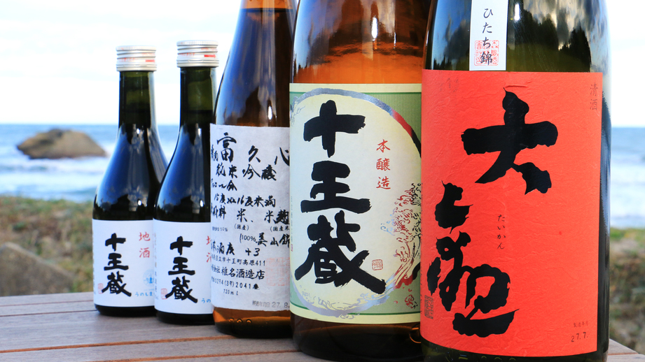 【About The Drink】館主厳選の地酒各種。お料理に合わせて選りすぐりの逸品を。