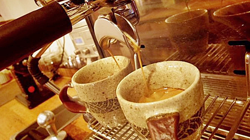 *【カフェ】オリジナルブレンドのコーヒーは、お好きな器でお楽しみ頂けます♪